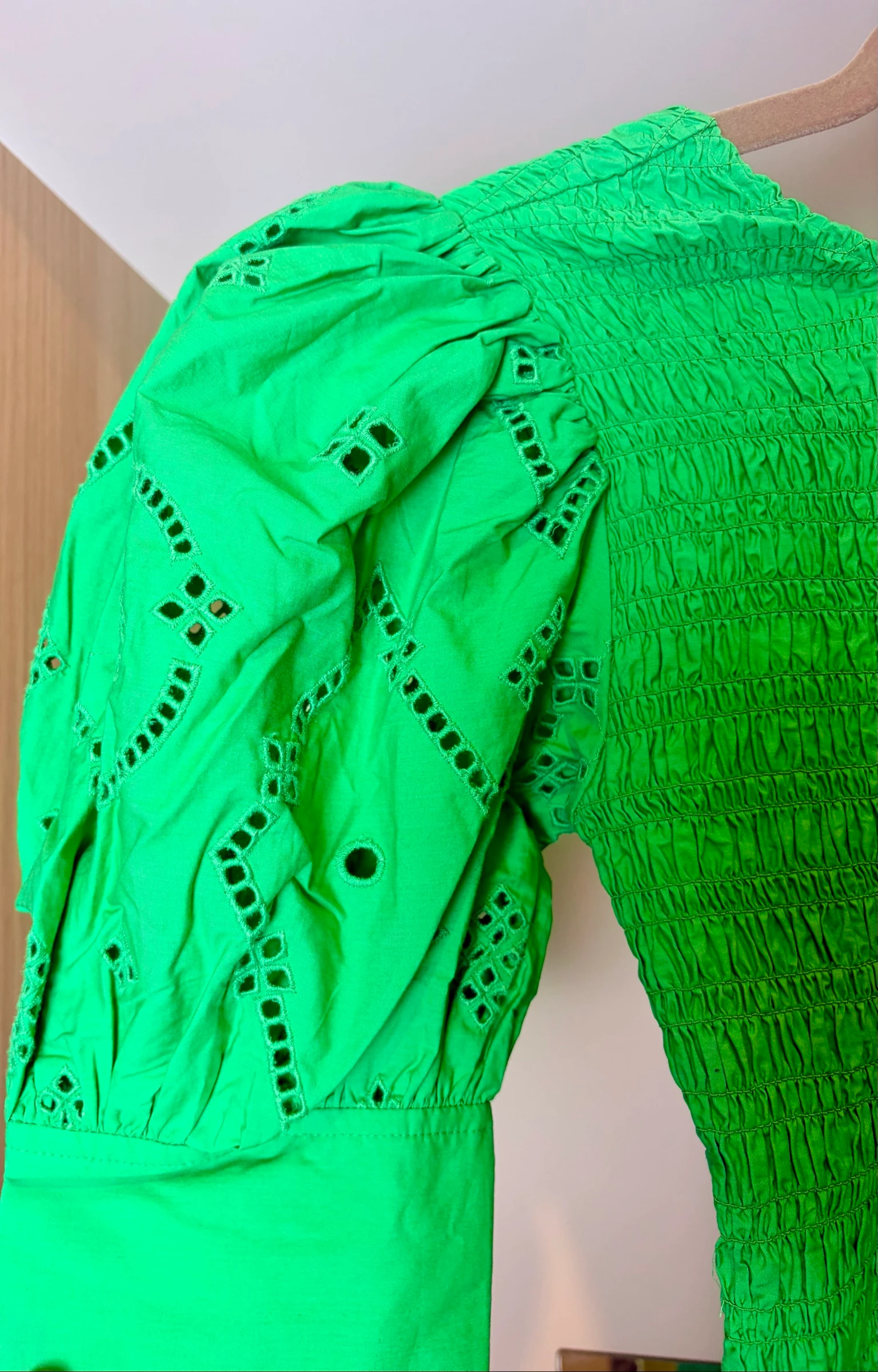 Vestido Ganni verde com bordado inglês tamanho 32 – photo 2